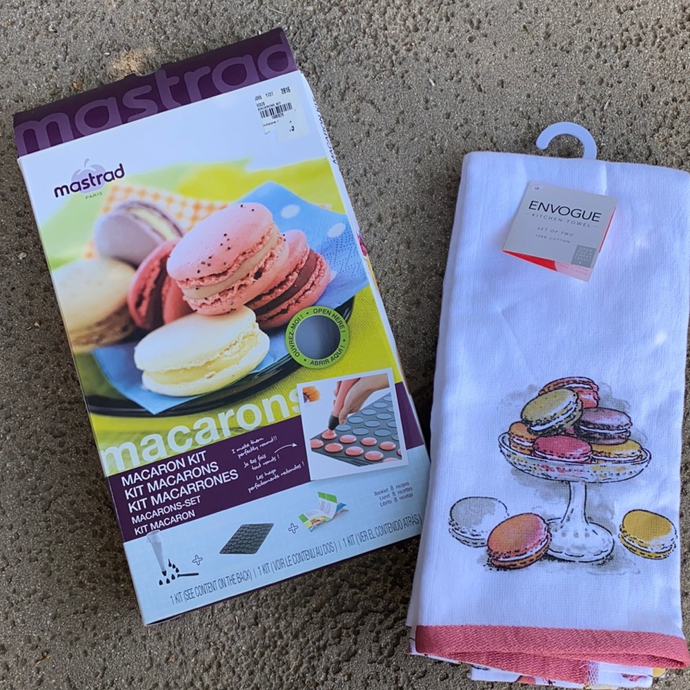Macaroon Cookie Dessert Creation Baking Kit + Themed Kitchen Towels Set NWT